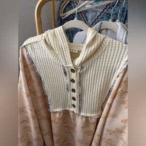 NWOT POL Size Large Butterly Plaid Trim Hooded Top!